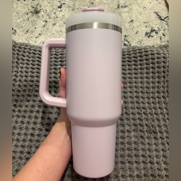 Stanley OG Orchid 40oz - Picture 2 of 6